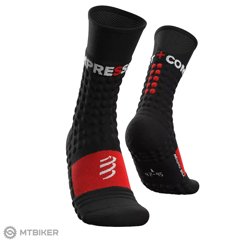 Hit Sezóny COMPRESSPORT Pro Racing Winter Run ponožky, černá/červená