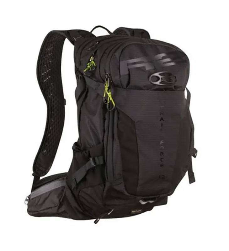 R2 Trail star 12l black Novinka