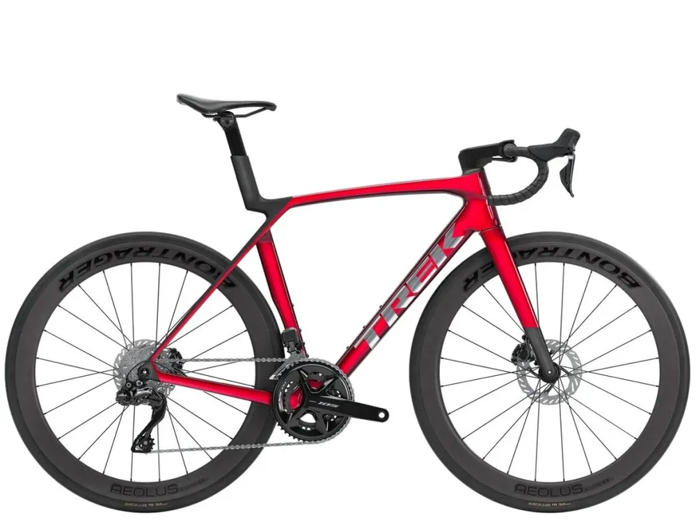Silniční kolo Trek Madone SL 6 Gen 8 2026 Gloss Fury Red/Matte Deep Smoke Expresní Doručení
