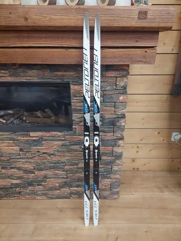 Pouze Dnes Peltonen Delta JR šupiny+NNN